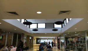 Pulsar noire dans un centre commercial