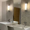 Salle de bains moderne avec radiateur sèche-serviettes XLS