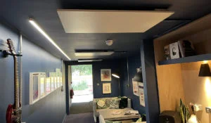 Des panneaux chauffants infrarouges Herschel discrets donnés à un DIY SOS projet