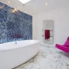 Grande salle de bains avec chauffe-serviettes infrarouge XLS