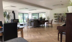 XLS blanc dans l'espace de vie ouvert