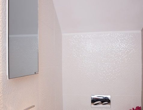 Radiateur miroir peu encombrant pour petites salles de bain