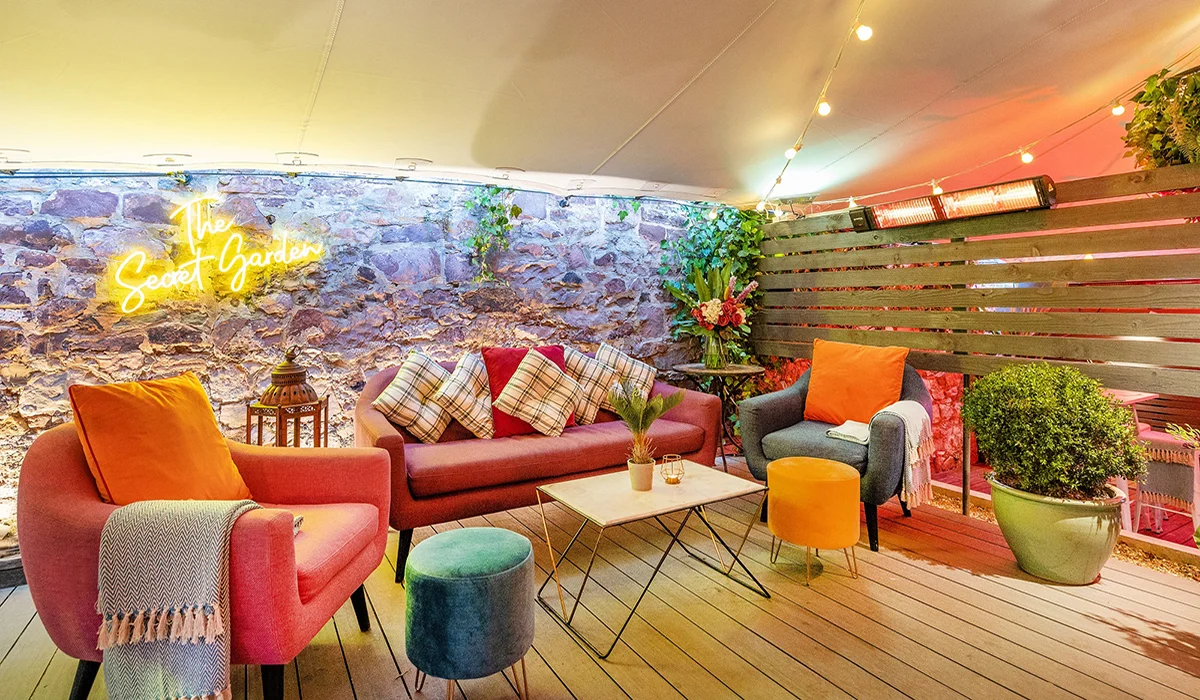 Manhattan dans le bar du jardin secret