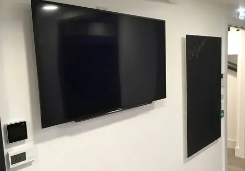 Un radiateur de tableau noir pratique et élégant pour n'importe quel bureau.