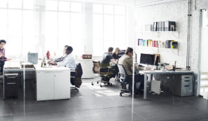 Choisir le chauffage sous le bureau dans un bureau