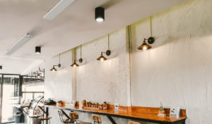 Summit blanc dans un café