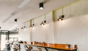 Summit blanc dans un café