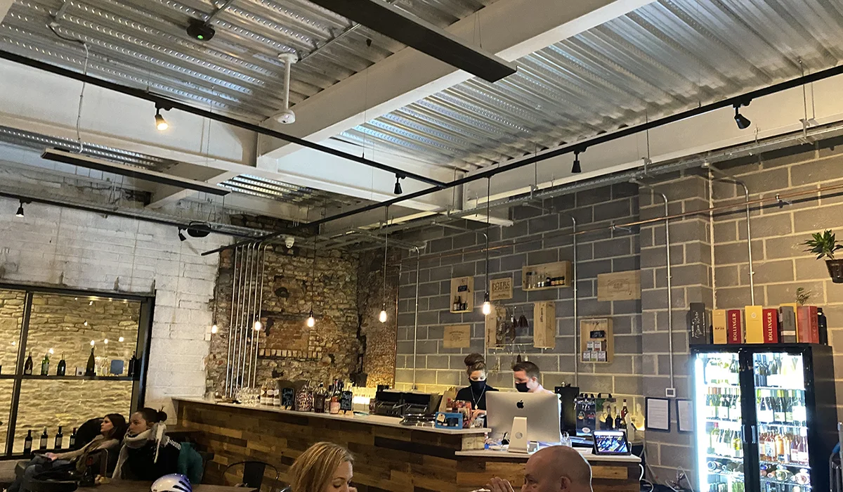 Summit black chauffant un bar à vin