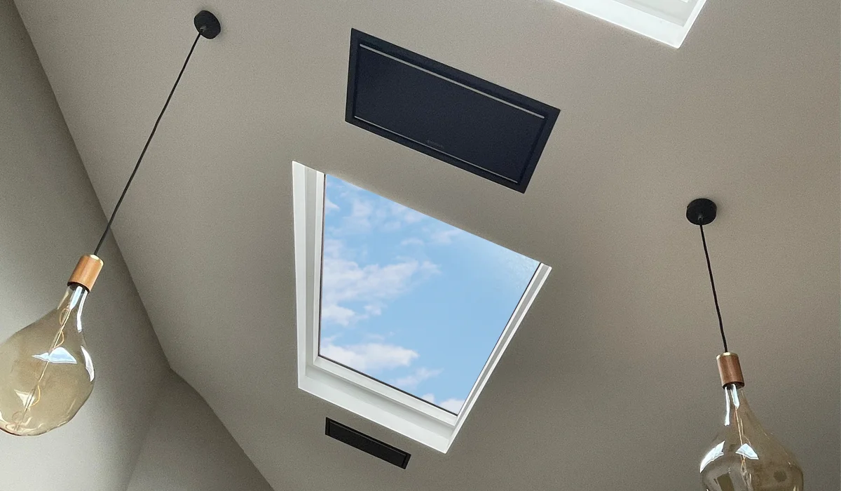 Krystal Noir avec montage encastré au plafond pour une finition contemporaine et affleurante