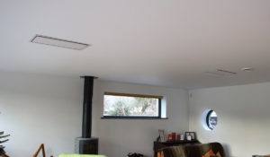 Installation d'un plafond encastré Krystal White dans le salon