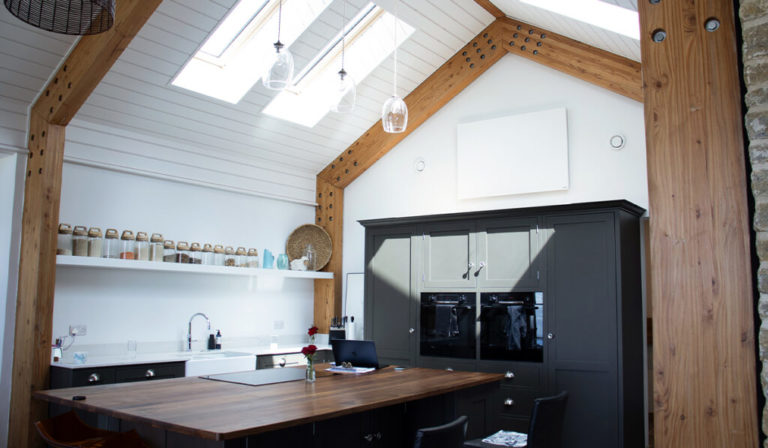 Panneau de confort installé dans une belle cuisine