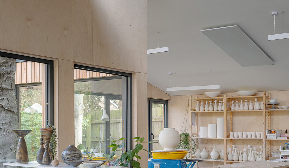 Panneaux isolants installés dans un studio à domicile