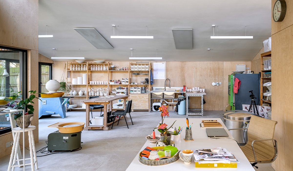 Panneaux isolants installés dans un studio à domicile