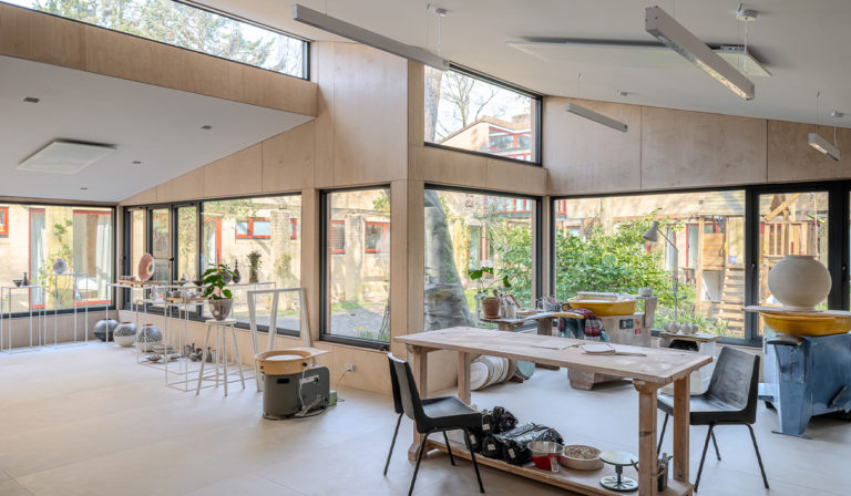 Espace de studio durable chauffé par Herschel