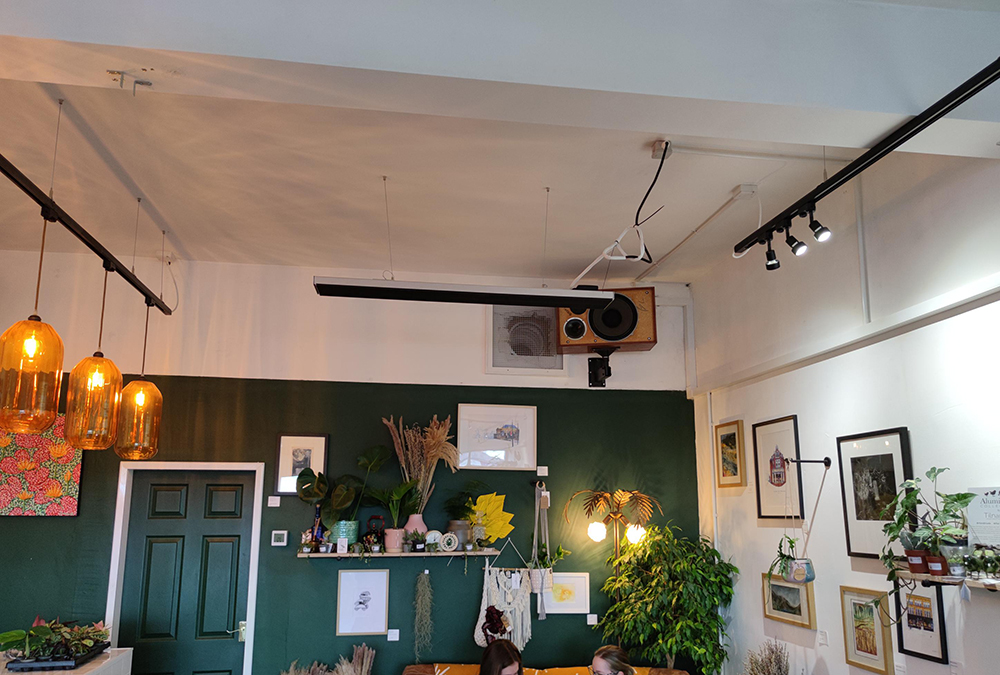 Les radiateurs Herschel Black Summit réchauffent le Café Shop