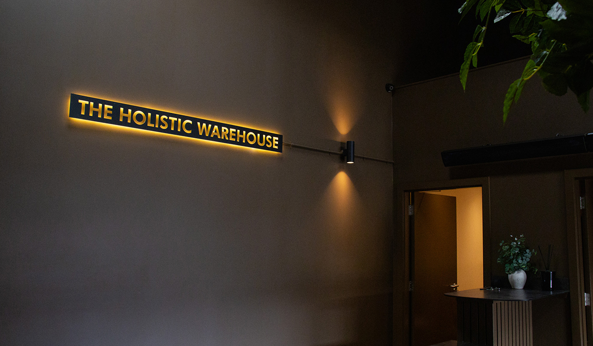 L'enseigne de The Holistic Warehouse